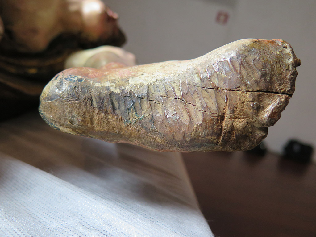 Alonso Berruguete, The Sacrifice of Isaac (detail of the underside of Abraham’s right foot showing application of glue-soaked cloth to the wooden sculpture, tucked under the heel), 1526/1533