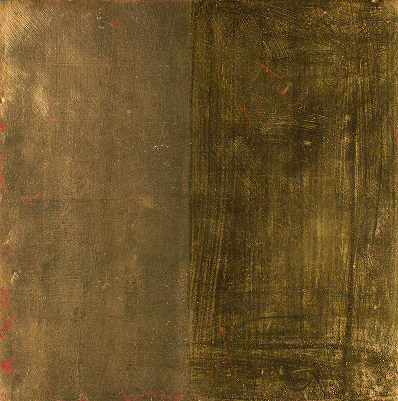 Demonstration image of the application of gold leaf: unburnished (left side) and burnished (right side)