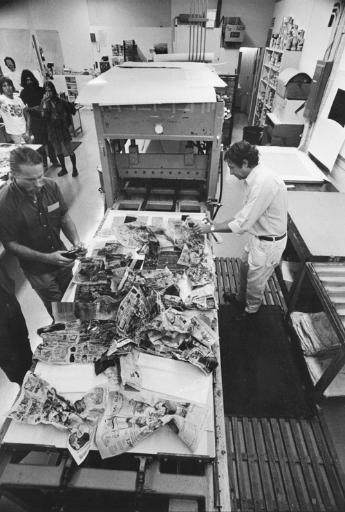 Robert-Rauschenberg-assisted-by-Robert-Petersen-on-the-Hoarfrost-Project.-Summer-1974.-Photograph-by-Daniel-B.-FreemanSS